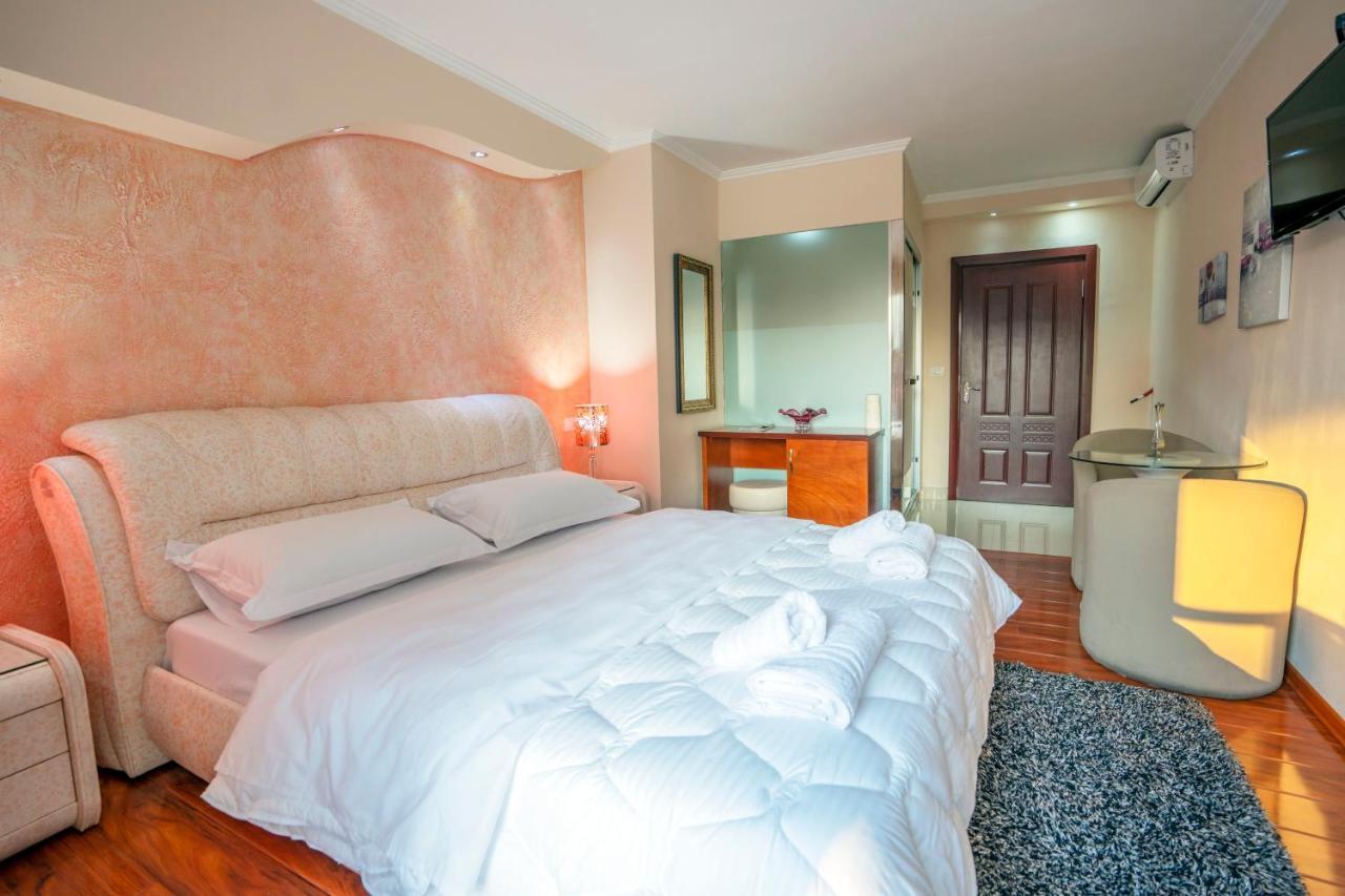 Zobo Hotel Shkodër Екстериор снимка