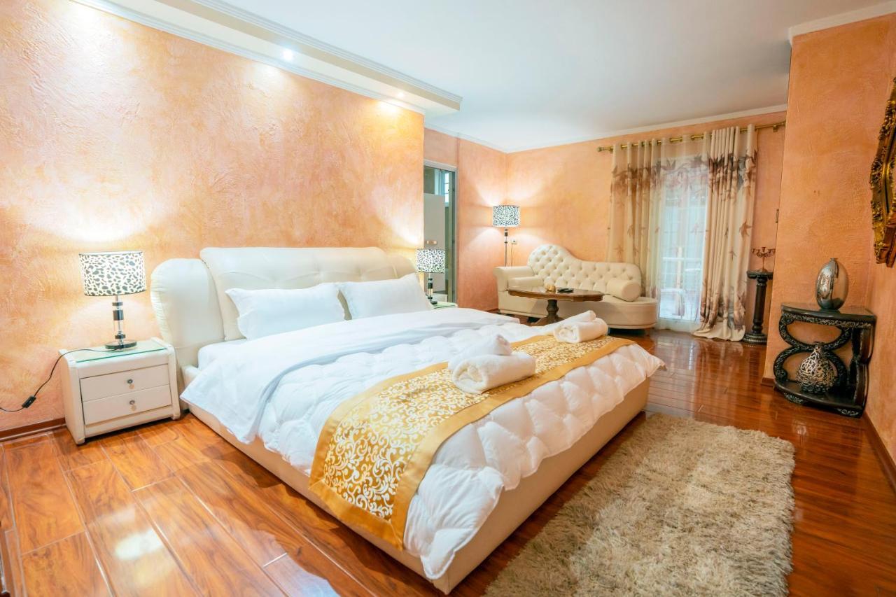 Zobo Hotel Shkodër Екстериор снимка