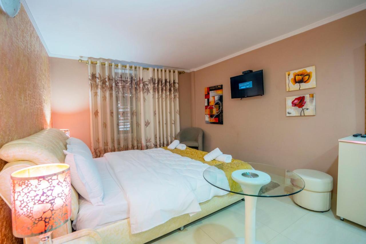 Zobo Hotel Shkodër Екстериор снимка