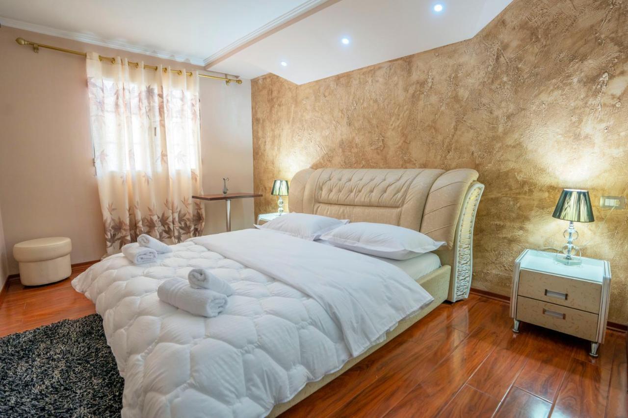 Zobo Hotel Shkodër Екстериор снимка
