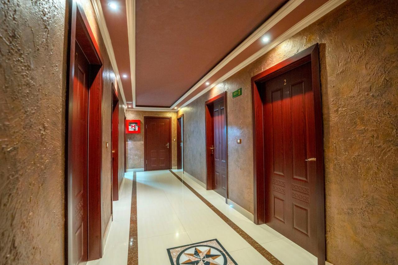 Zobo Hotel Shkodër Екстериор снимка