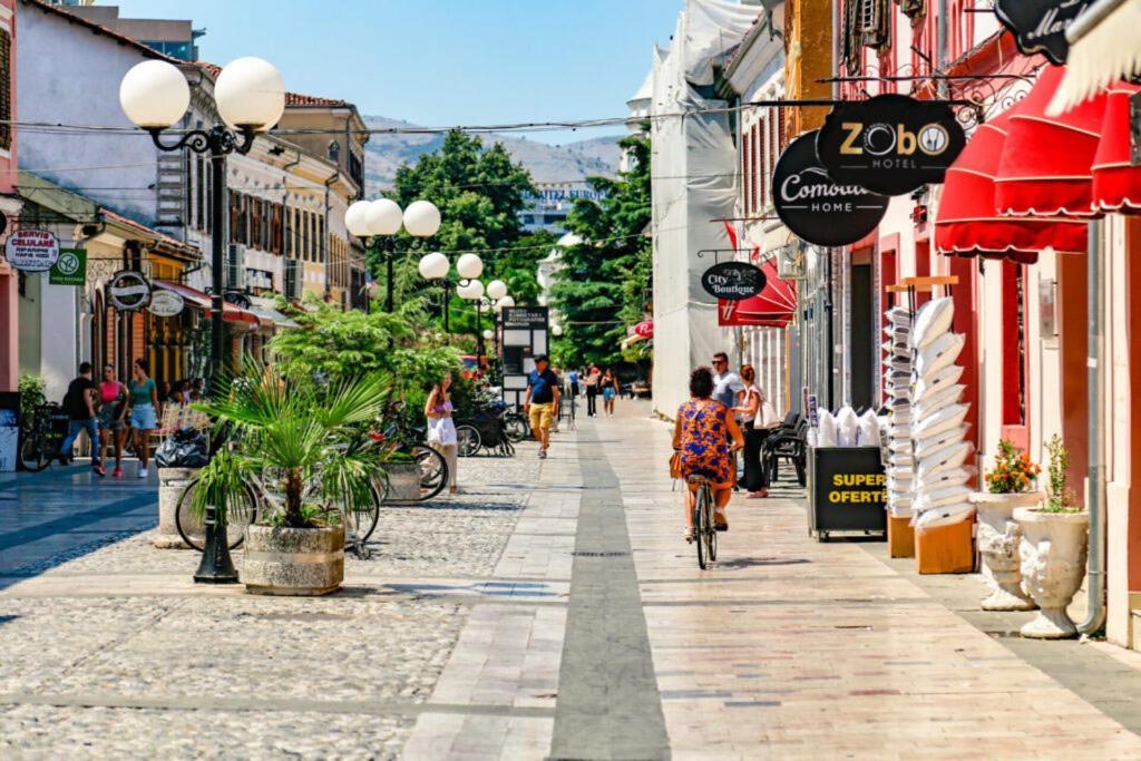 Zobo Hotel Shkodër Екстериор снимка