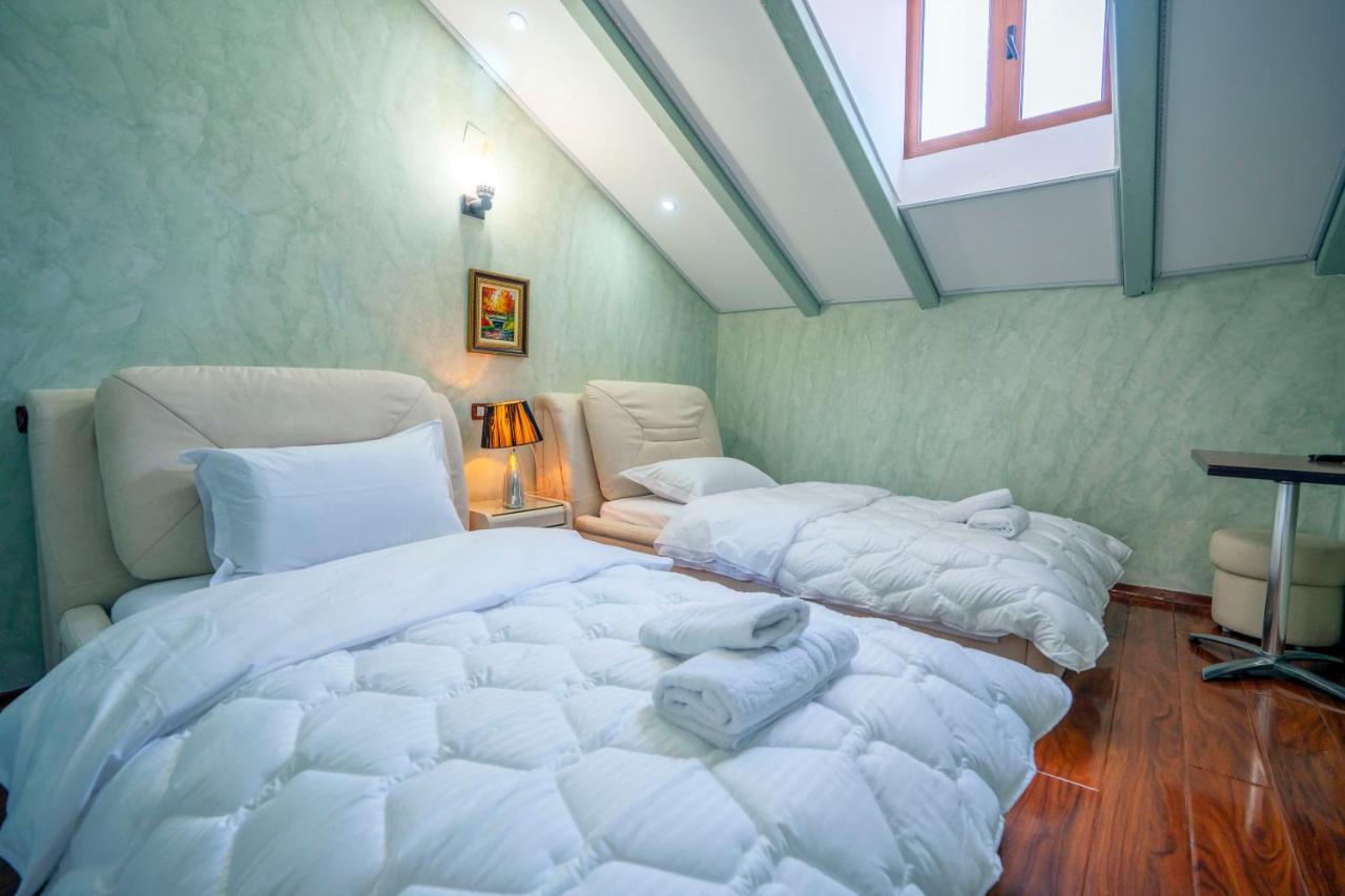 Zobo Hotel Shkodër Екстериор снимка
