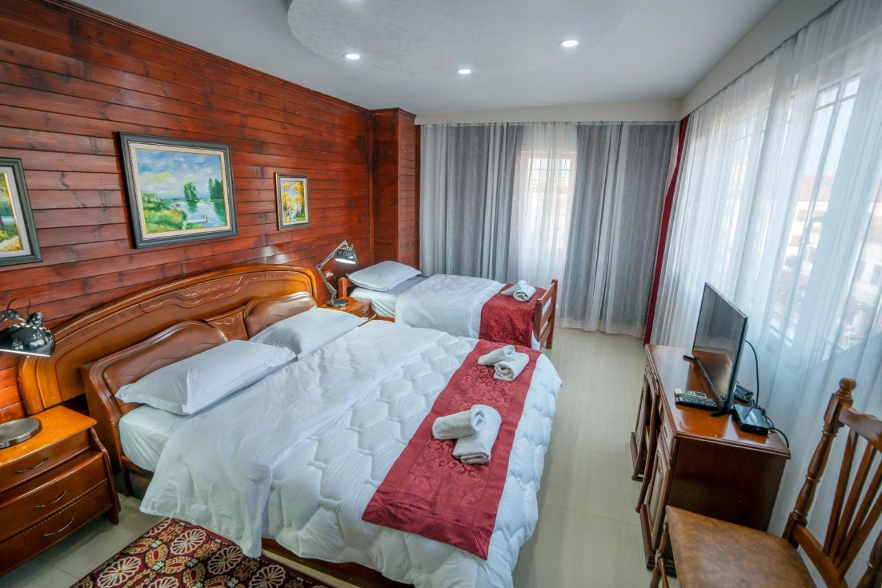 Zobo Hotel Shkodër Екстериор снимка