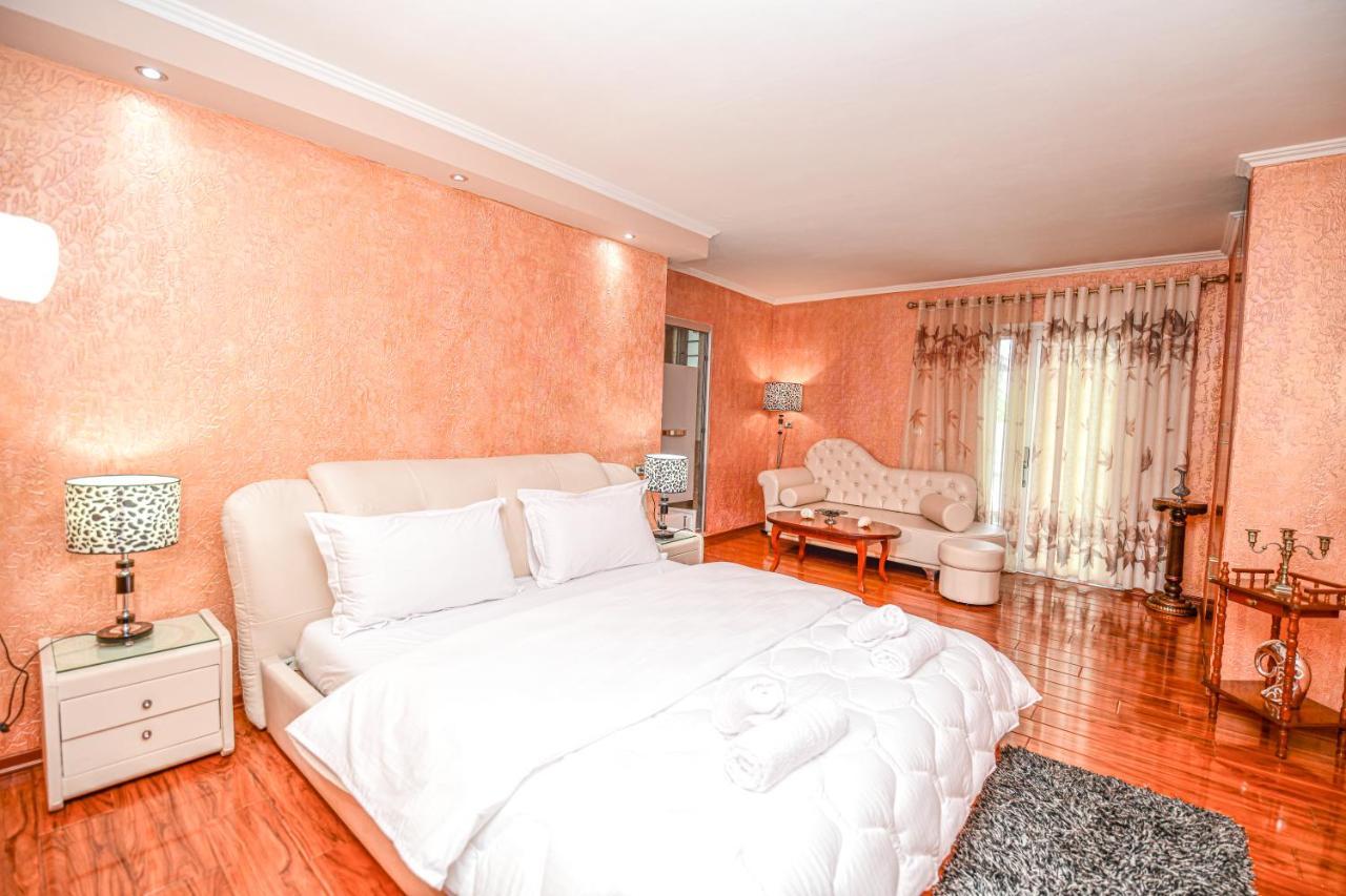 Zobo Hotel Shkodër Екстериор снимка