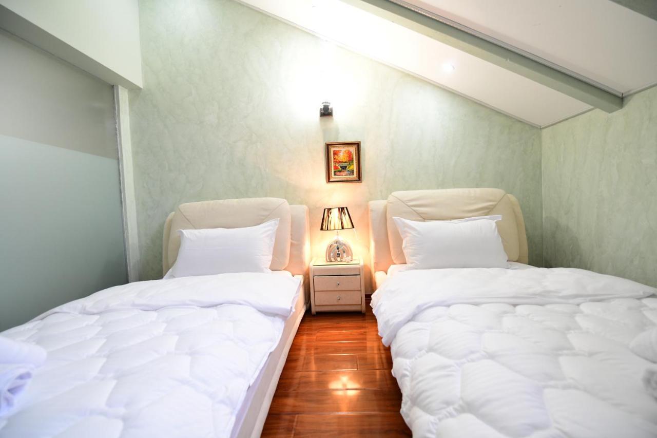 Zobo Hotel Shkodër Екстериор снимка