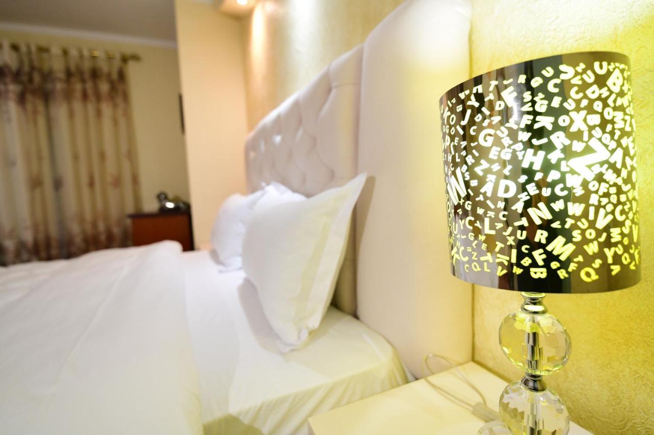 Zobo Hotel Shkodër Екстериор снимка