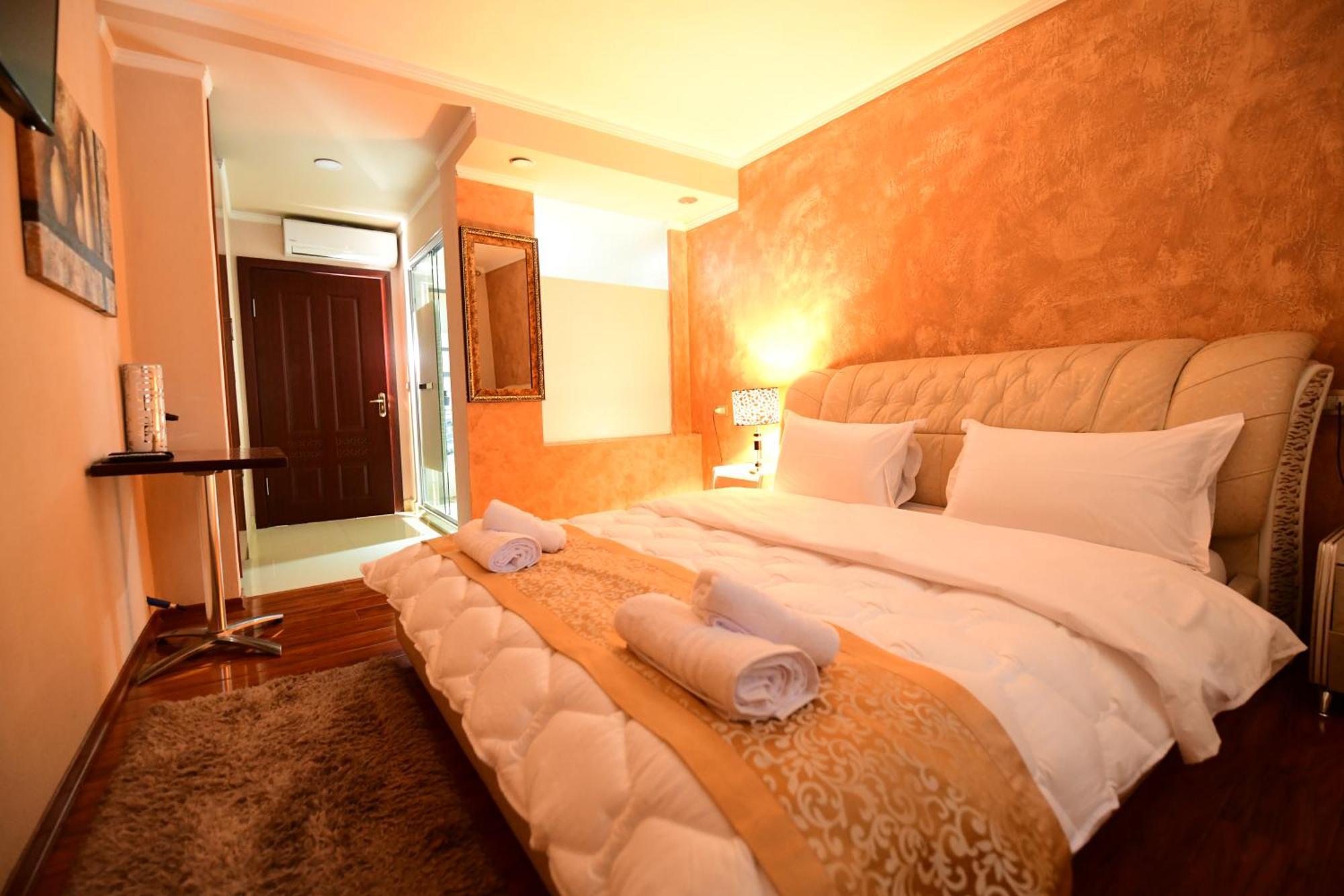 Zobo Hotel Shkodër Екстериор снимка